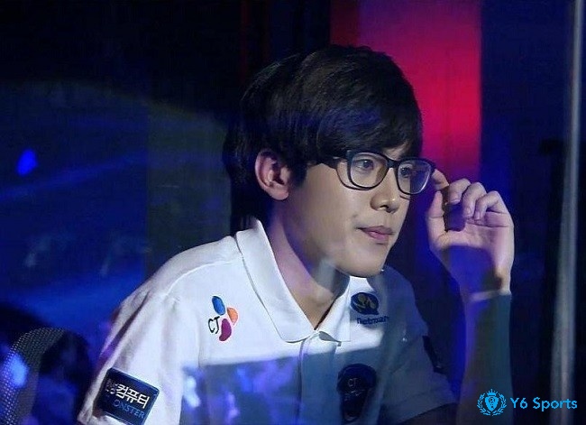 Flame bắt đầu thi đấu chuyên nghiệp với tư cách người đi đường trên