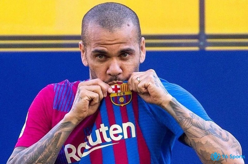 Hậu vệ giỏi nhất Barcelona: Daniel Alves
