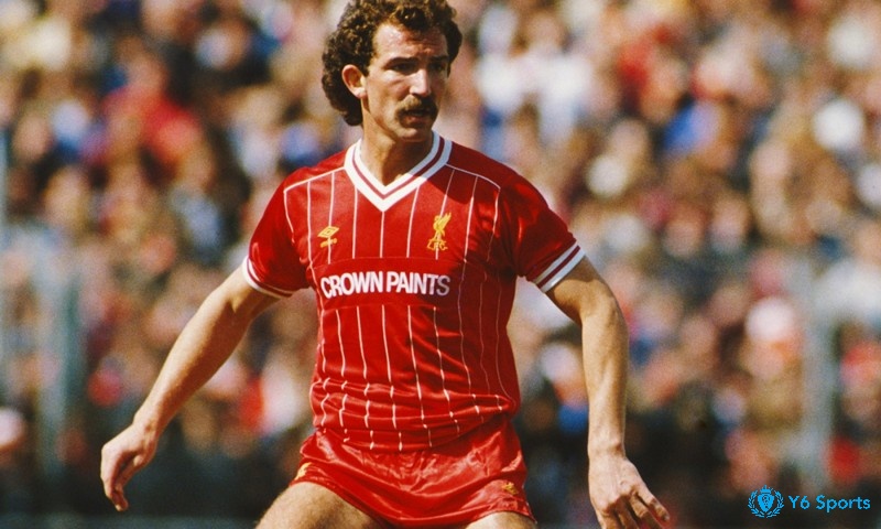 Một ngôi sao tiền vệ hay nhất Liverpool cũng đã giải nghệ