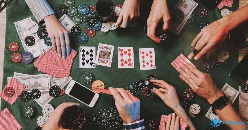Các vị trí trên bàn poker và ảnh hưởng của chúng đến chiến thuật chơi