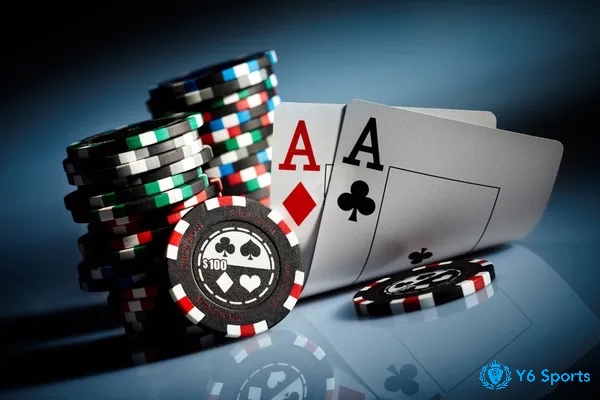 Dụng cụ cần thiết cho Poker offline: Bộ bài, chip, bàn, đồng hồ hẹn giờ và thức ăn nhẹ