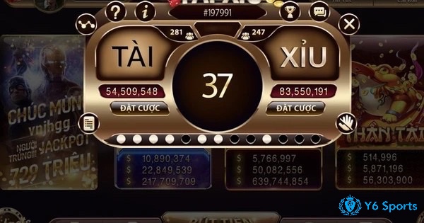Trò chơi tài xỉu online yêu cầu dự đoán tổng điểm của 3 xúc xắc, với Xỉu (3-10), Tài (11-18), và "tam hoa" thắng nhà cái