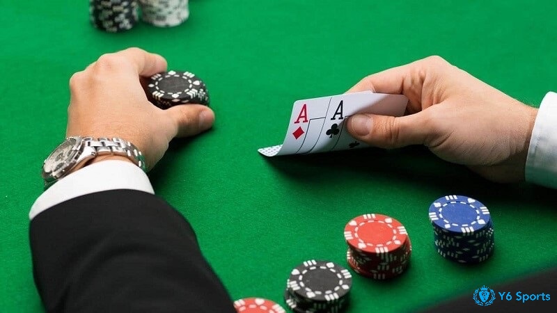 Phong cách tight giúp kiểm soát rủi ro và xây dựng hình ảnh đáng tin trên bàn poker.