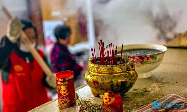 Mơ thắp hương trên bàn thờ liên quan tới thử thách 