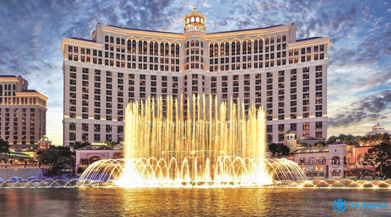 Bellagio thu hút du khách với đài phun nước hoành tráng, không gian sang trọng và các giải poker đẳng cấp quốc tế