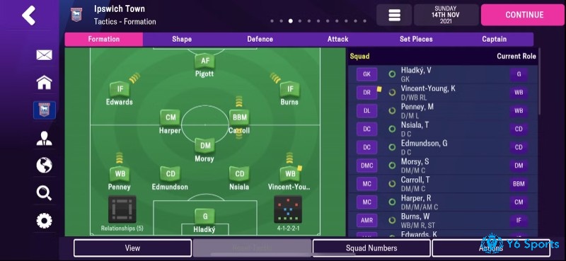 Giao diện quản lý đội bóng và điều chỉnh chiến thuật chi tiết trong Football Manager Mobile.