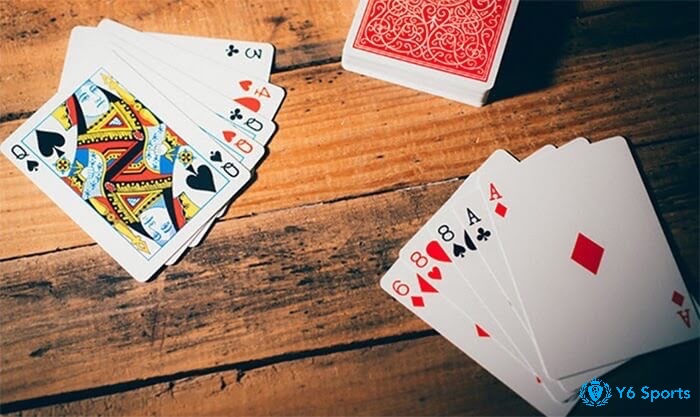 Biết loại bỏ bài rác đúng lúc là cách chơi Phỏm giúp giảm rủi ro thua nặng.