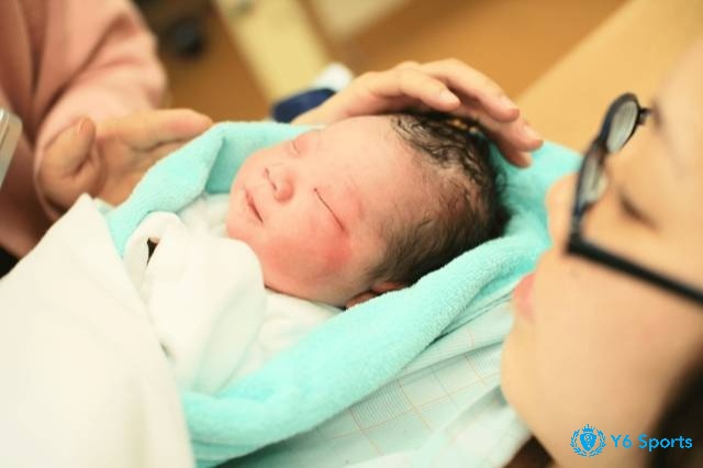 Mơ sinh em bé trong bệnh viện ám chỉ có quý nhân giúp đỡ mình 