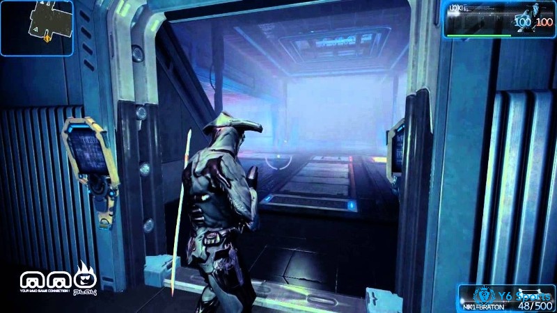 Chiến binh Tenno trong Warframe tung chiêu giữa chiến trường tương lai với hiệu ứng mãn nhãn.