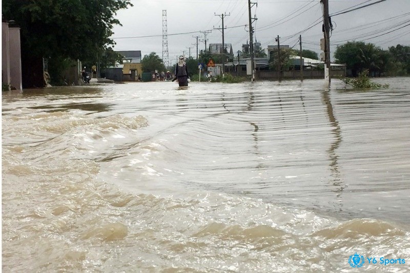 Giấc mơ thấy lũ lụt dâng lên từ từ phản ánh những áp lực cuộc sống đang từ từ tích tụ trong bạn